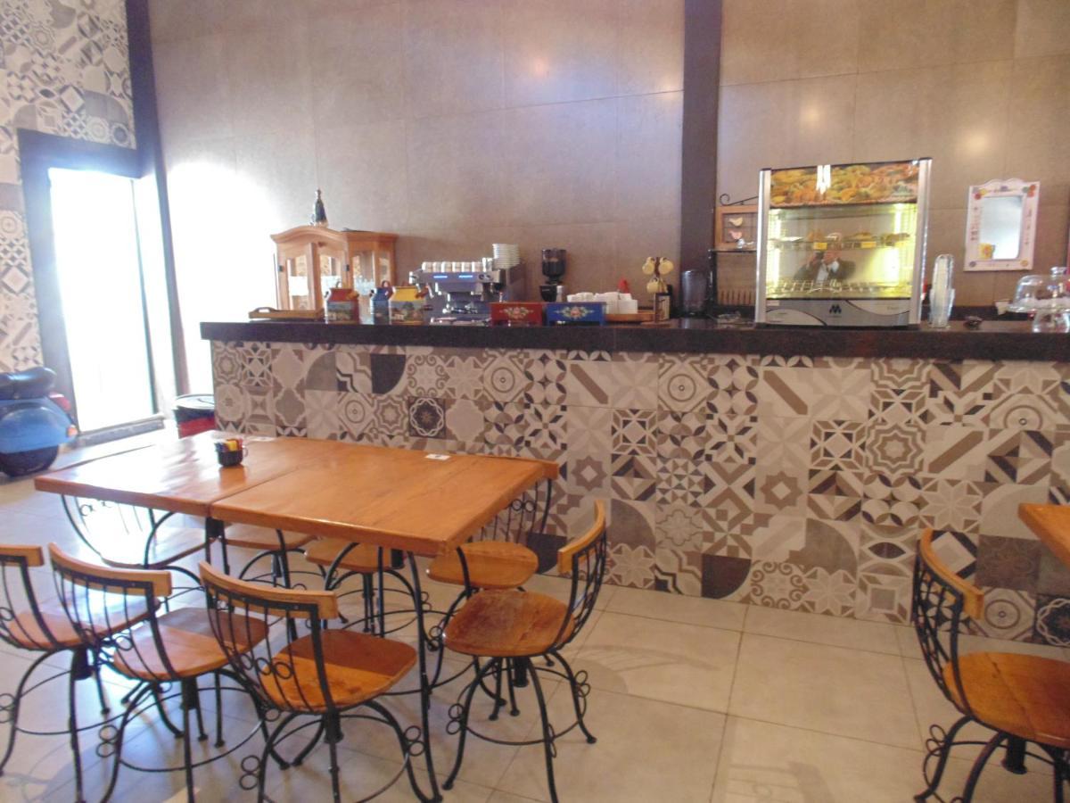 Pousada California Hotel Capitólio Екстериор снимка